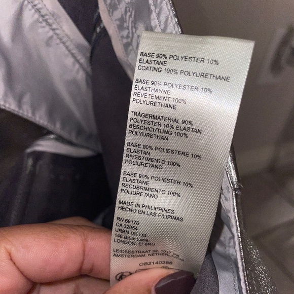 NWT! ANTHROPOLOGIE Silver Metallic Faux Leather Shorts Size 6 - Picture 5 of 13